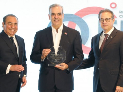 Abinader valora aportes del sector de la construcci&oacute;n en RD
