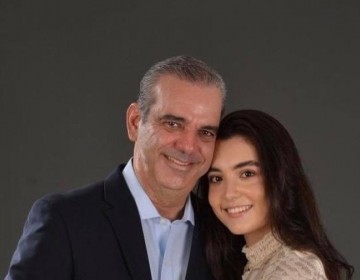 Presidente Abinader viaja a Estados Unidos para asistir a graduaci&oacute;n de su hija Adriana