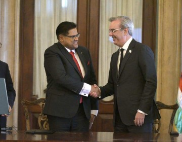 Surinam ofrece a RD oportunidad de invertir en petr&oacute;leo