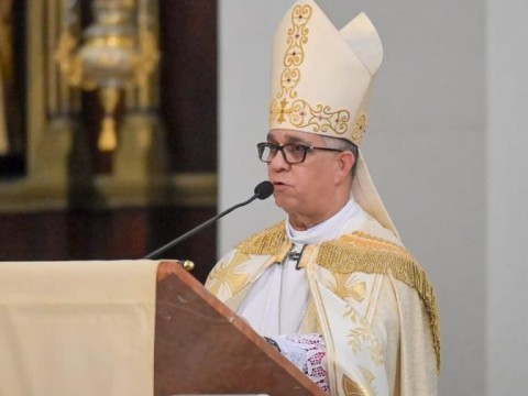 Abinader y Raquel Pe&ntilde;a dan gracias a Dios por su segundo mandato