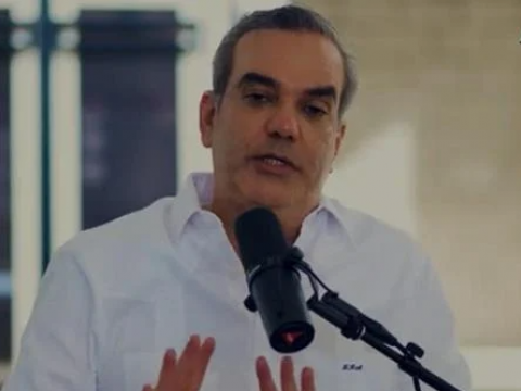 Abinader dice que no le pueden &ldquo;tapar nada&rdquo;; est&aacute; atento a las redes sociales