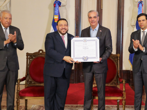  Presidente Abinader condecora de manera p&oacute;stuma al expresidente Ulises Francisco Espaillat