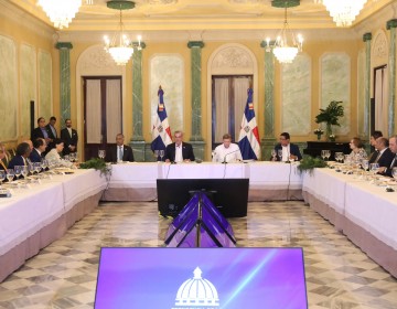 Presidente Abinader comparte logros y avances del sistema de contrataciones p&uacute;blicas