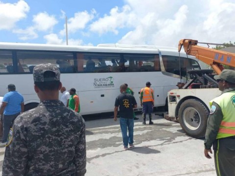 Son mujeres las dos personas fallecidas en accidente de autob&uacute;s con turistas en B&aacute;varo