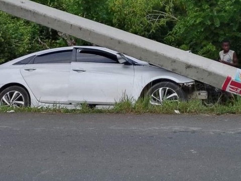 Mujer muere tras accidente en la carretera de Monte Plata