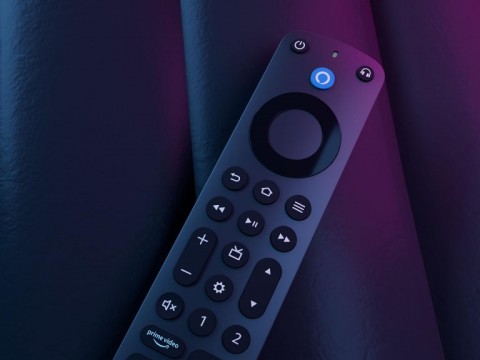 Amazon presenta control remoto de Alexa y a&ntilde;ade reloj a sus altavoces