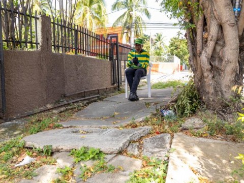 Aceras que causan accidentes en el ensanche Ozama