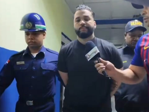 Cierran centro m&eacute;dico de doctor de Las Gu&aacute;ranas acusado de violar a varias mujeres