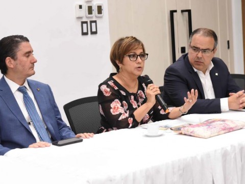 Comisi&oacute;n bicameral y miembros de Adafp debaten pros y contras de la Ley 87-01