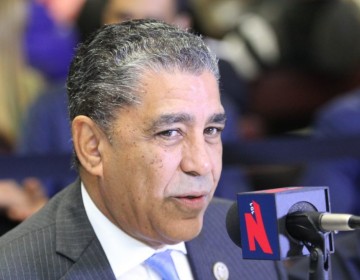 Senador Espaillat cree que alerta migratoria de EE. UU. ser&aacute; quitada esta semana o la pr&oacute;xima