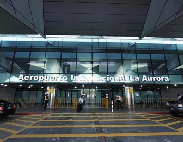 Un grupo de 25 dominicanos quedan varados en aeropuerto de Guatemala