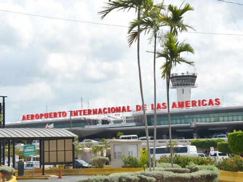 Abinader establece comisi&oacute;n para supervisar fondos de concesi&oacute;n aeroportuaria