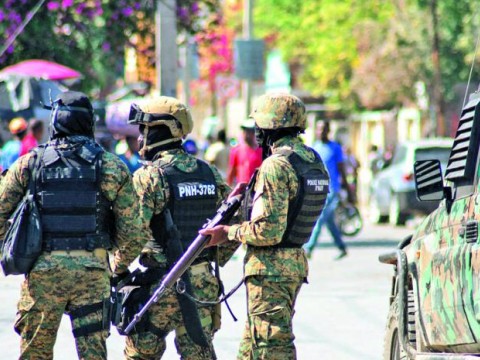 Militares de EEUU aseguran su embajada en Puerto Pr&iacute;ncipe