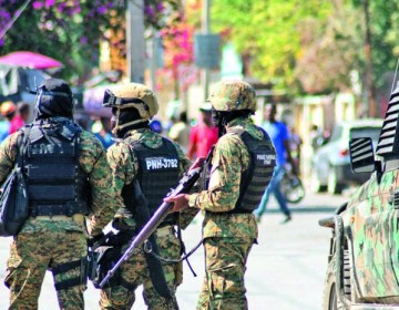 Militares de EEUU aseguran su embajada en Puerto Pr&iacute;ncipe