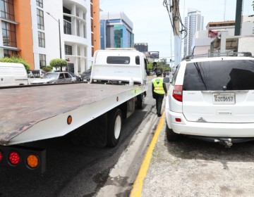 Agentes fiscalizan y orientan conductores en inicio del plan &ldquo;RD se mueve&rdquo;