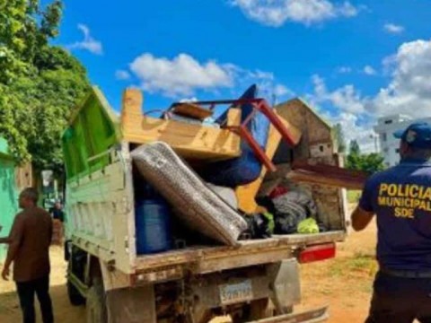 La Alcald&iacute;a de Santo Domingo Este recupera &aacute;rea verde en Los Tres Ojos