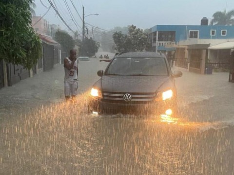 Alerta ante las lluvias: se esperan olas entre 7 y 9 pies en la costa norte