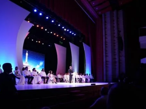 El ambiente dentro del Gran Teatro del Cibao durante el discurso de Abinader