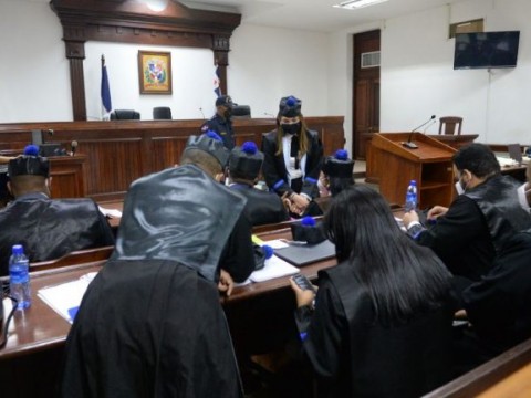 Imputados en Anti Pulpo llegan a tribunal para conocer revisi&oacute;n de sus medidas de coerci&oacute;n