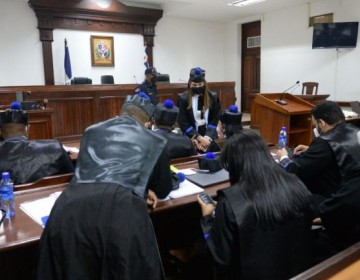 Imputados en Anti Pulpo llegan a tribunal para conocer revisi&oacute;n de sus medidas de coerci&oacute;n