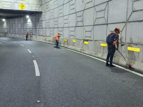 Cierran pasos a desnivel para someterlos a mantenimiento