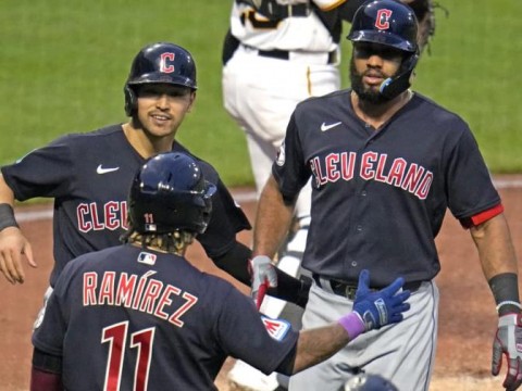 Amed Rosario la sac&oacute; y remolc&oacute; dos en paliza de Guardianes