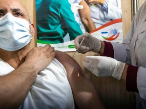 Crece frustraci&oacute;n en Europa por retraso de vacunas contra el Coronavirus 