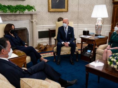 Presidente Biden y legisladores republicanos discuten ayuda por COVID; no hay acuerdo