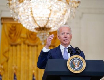 Biden pide al Congreso de Estados Unidos bajar el precio de los medicamentos con receta