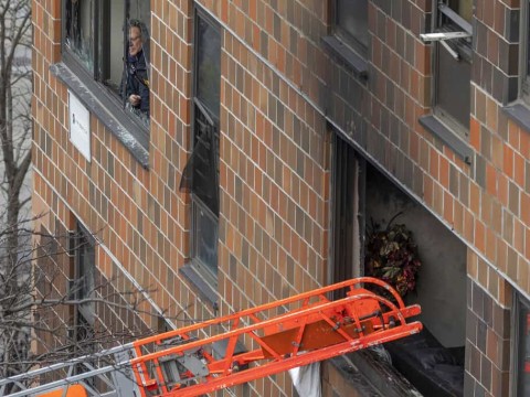 Pareja dominicana afectada por incendio en El Bronx demanda por $600 millones a propietario 