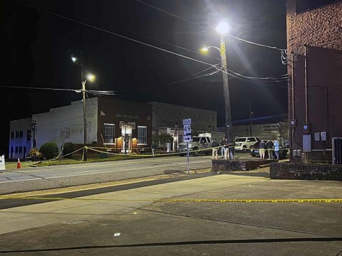 Cuatro muertos y 28 heridos en tiroteo en Alabama