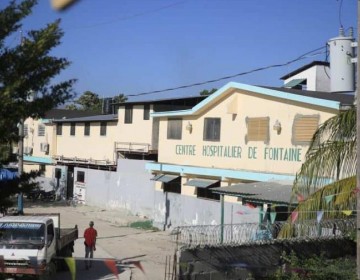 Hait&iacute;: polic&iacute;a rescata a mujeres y ni&ntilde;os despu&eacute;s de que pandilleros rodearan un hospital