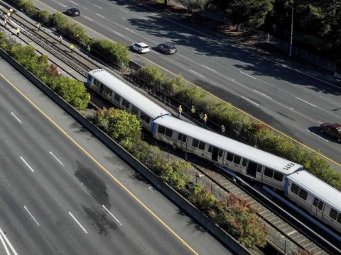 Tren se descarrila e incendia cerca de San Francisco y deja varios heridos