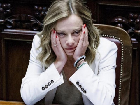 Giorgia Meloni enfrenta las inc&oacute;modas pr&aacute;cticas xen&oacute;fobas del movimiento juvenil Fratelli d'Italia