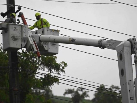 Puerto Rico restablece servicio el&eacute;ctrico en mayor&iacute;a de zonas afectadas por apag&oacute;n