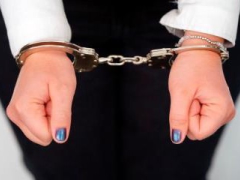 Mujer con prisi&oacute;n domiciliaria es apresada en el Aeropuerto de Las Am&eacute;ricas 