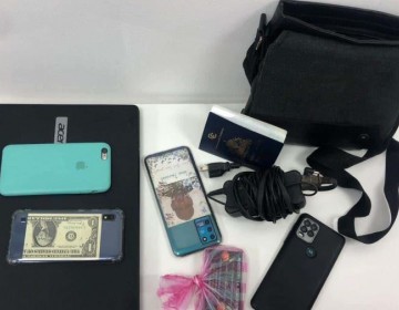 Migraci&oacute;n apresa a tres haitianos por falsificaci&oacute;n de carnets migratorios