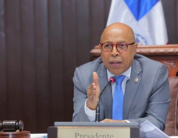 Diputados aprueban en primera lectura salario extra y bonos para m&eacute;dicos en la frontera