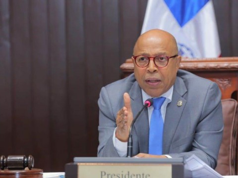 Diputados aprueban en primera lectura salario extra y bonos para m&eacute;dicos en la frontera