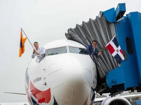 Collado inaugura vuelo de Arajet a Nueva Jersey, el primero de una aerol&iacute;nea dominicana en 30 a&ntilde;os