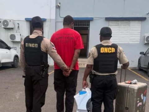 Arrestan a un extranjero en el aeropuerto de Puerto Plata por posesi&oacute;n de marihuana