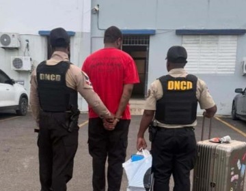 Arrestan a un extranjero en el aeropuerto de Puerto Plata por posesi&oacute;n de marihuana