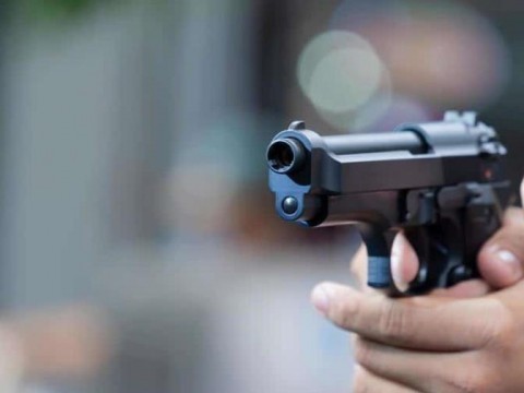 Una mujer muerta y dos hombres heridos por arma de fuego en un confuso incidente en Santiago
