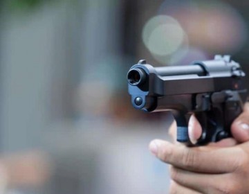 Una mujer muerta y dos hombres heridos por arma de fuego en un confuso incidente en Santiago