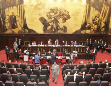 La Asamblea Nacional se reunir&aacute; todo el fin de semana para instaurar una nueva Constituci&oacute;n