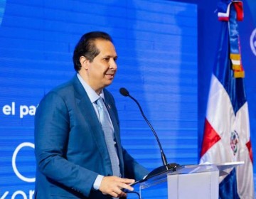 Ministro de Salud: aumento salarial sin presupuesto compromete la estabilidad econ&oacute;mica
