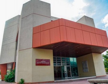 Disminuir&aacute;n subvenciones a instituciones culturales no estatales de Santiago