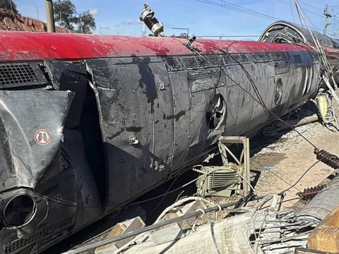 Se elevan a 41 los muertos en el accidente de dos trenes en Espa&ntilde;a