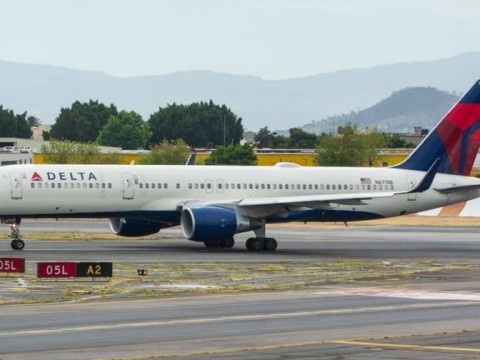 Delta Airlines aumenta las tarifas de cargo por maletas