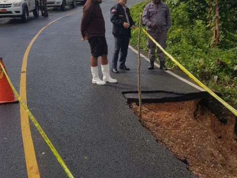 Carretera de Majagual, Monte Plata, sufre deslizamientos de tierra